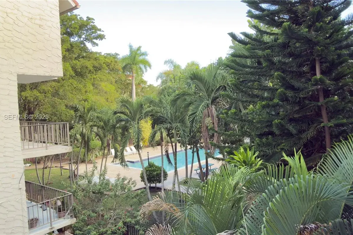 6900 N Kendall Dr #A304, Pinecrest: photo 1 of 8