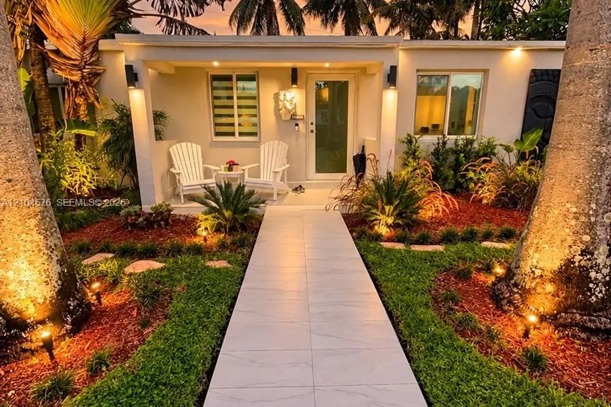 9755 SW 54th St, Miami: photo 1 of 17