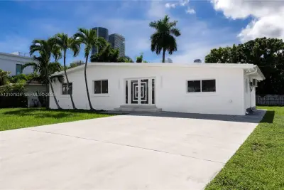 310 190th St, Sunny Isles Beach: photo 1 of 14