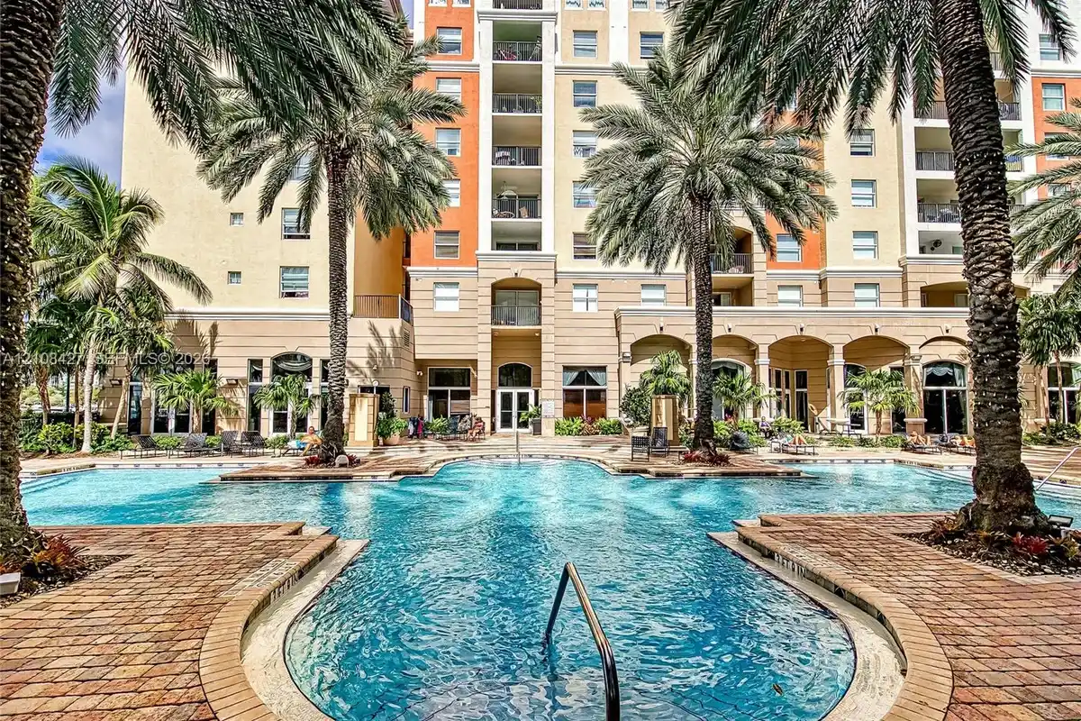 17150 N Bay Rd #2201, Sunny Isles Beach: photo 1 of 26