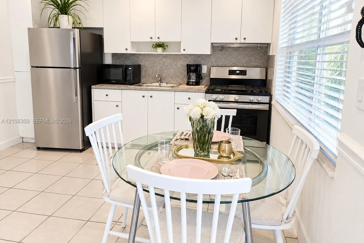524 Washington Ave #203, Miami Beach: photo 1 of 19