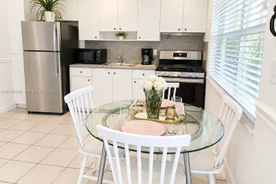 524 Washington Ave #203, Miami Beach: photo 1 of 19