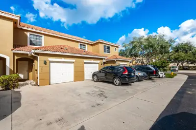 204 SW 120th Ave, Pembroke Pines: photo 1 of 1
