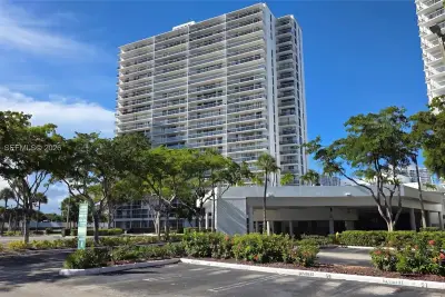 3701 N Country Club Dr #701, Aventura: photo 1 of 10