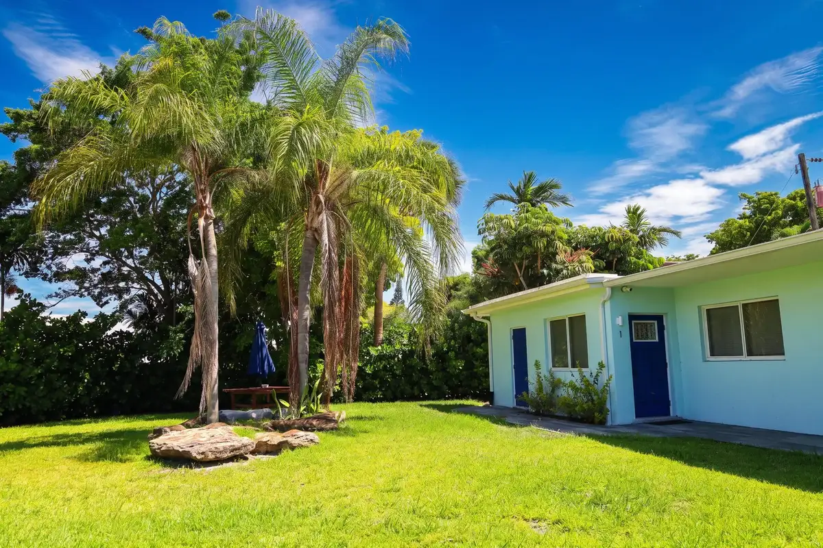 898 SE 2nd Pl #4, Deerfield Beach: photo 1 of 10