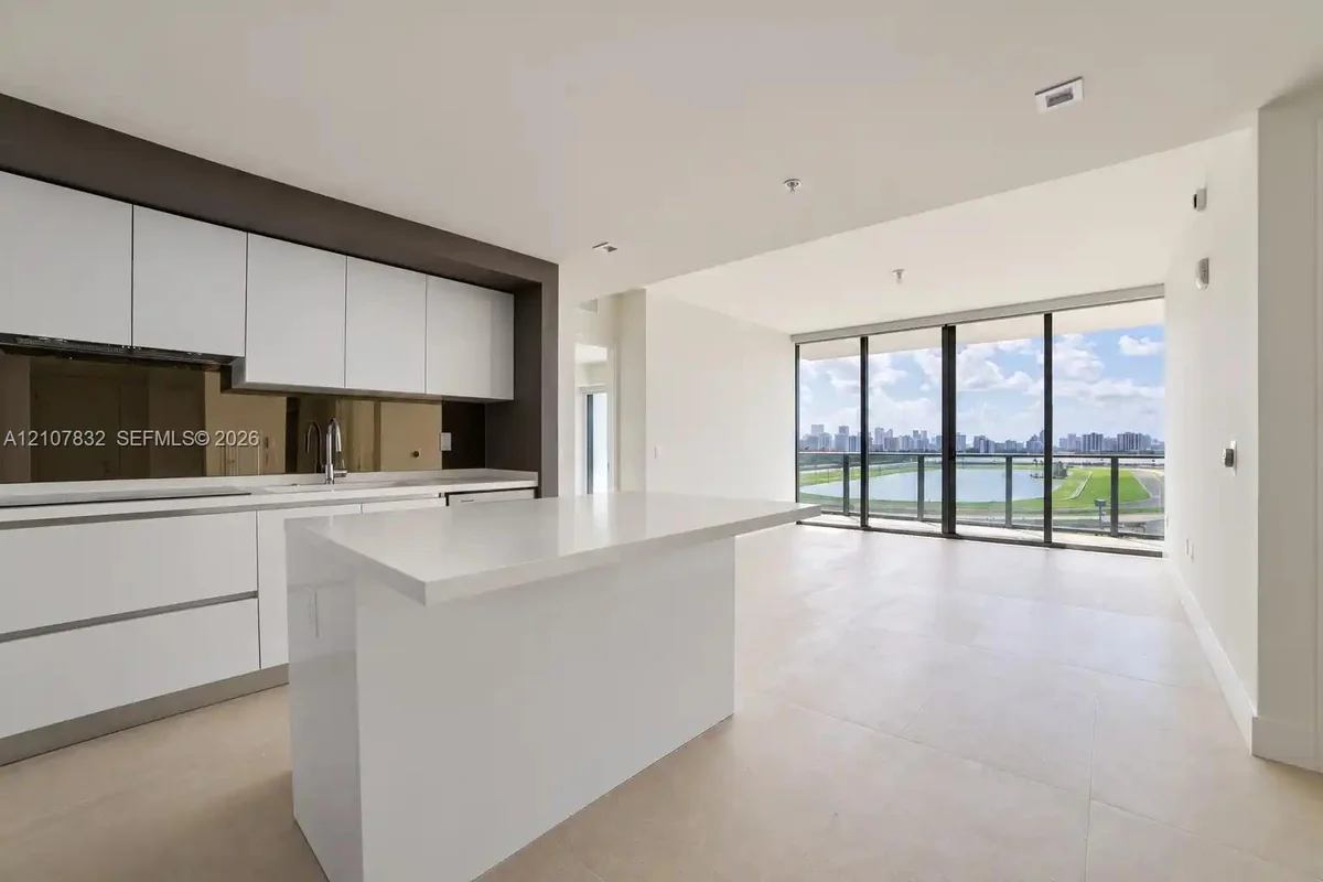 1170 E Hallandale Beach Blvd #1012, Hallandale Beach: photo 1 of 20