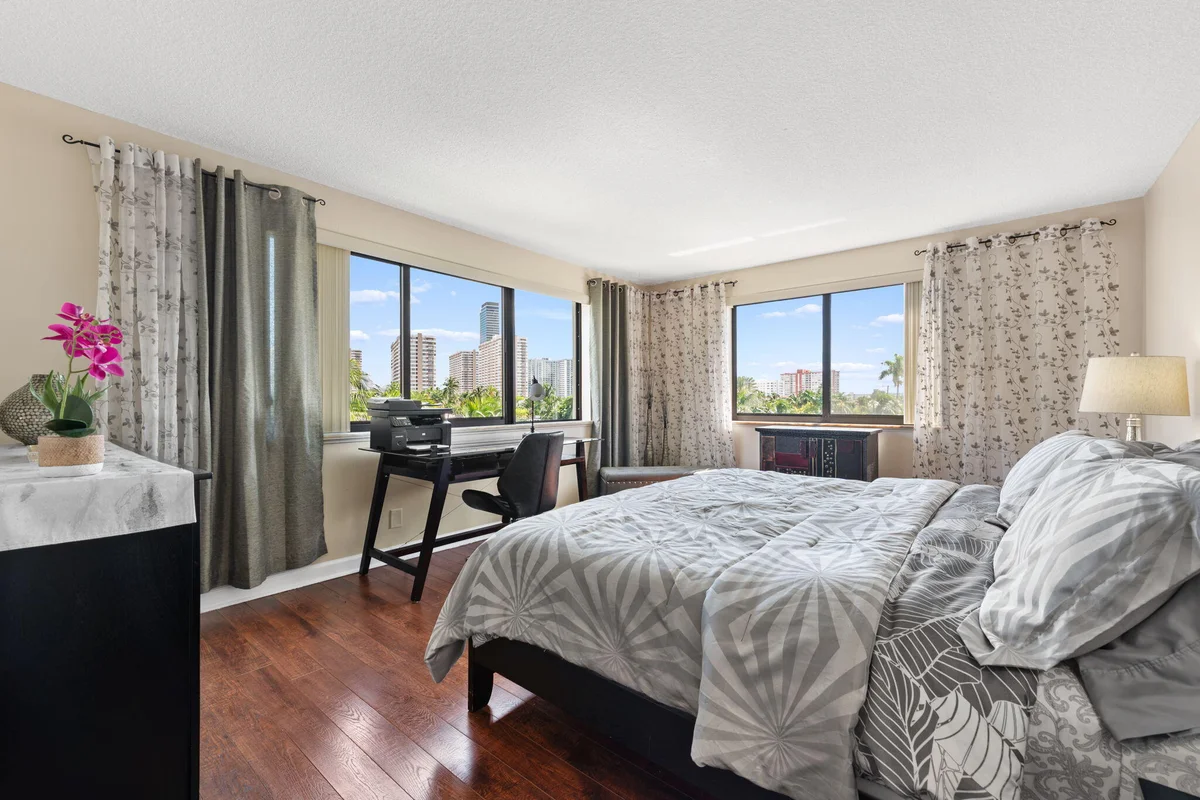 301 Golden Isles Dr #401, Hallandale Beach: photo 1 of 14