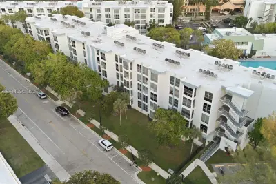 200 177th Dr #204, Sunny Isles Beach: photo 1 of 29