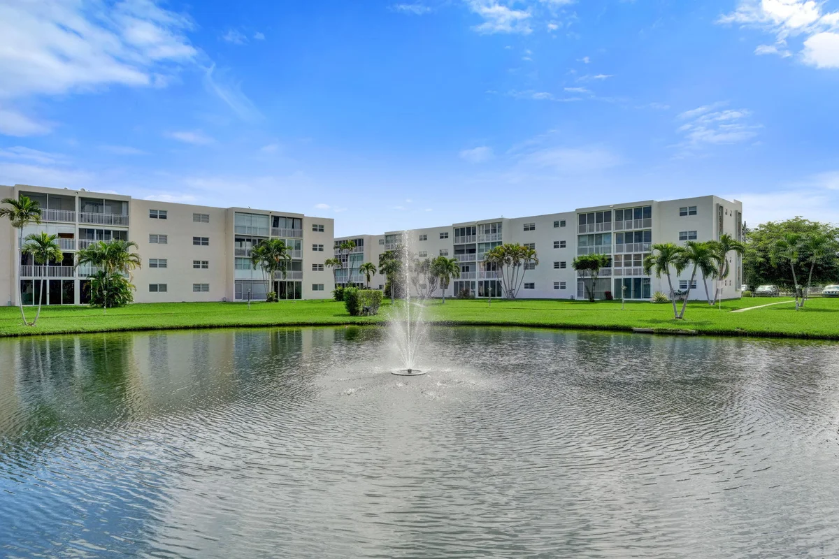202 SE 10th St #203, Dania Beach: photo 1 of 24