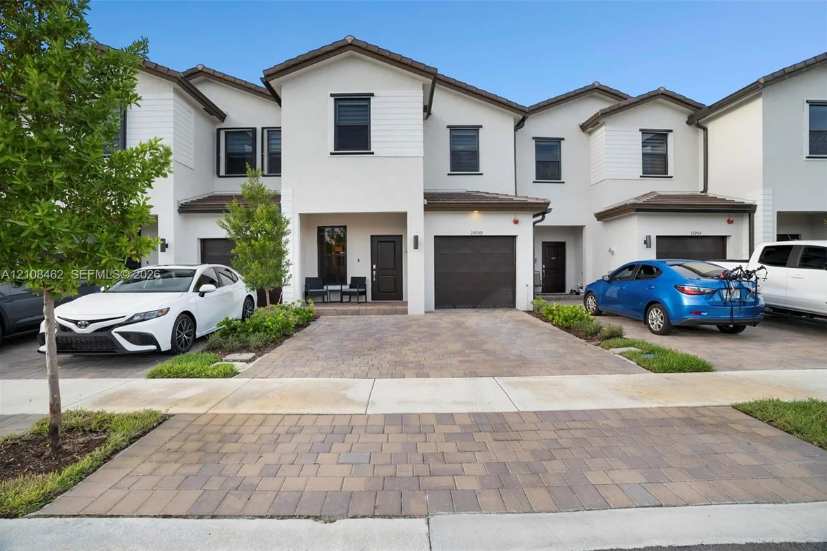 15959 SW 2nd St, Pembroke Pines: photo 1 of 38