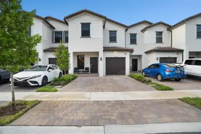 15959 SW 2nd St, Pembroke Pines: photo 1 of 38