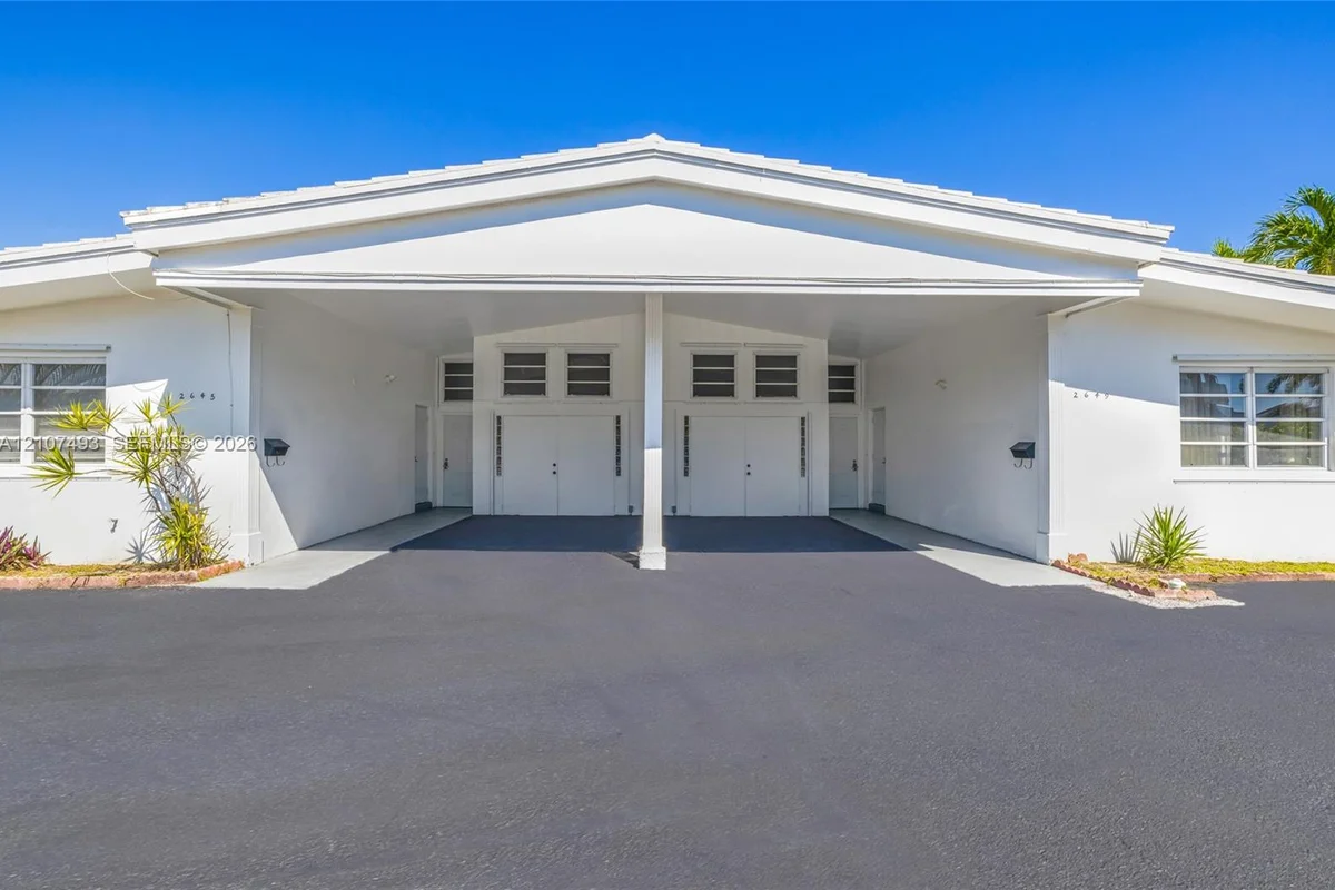 2645 NE 32nd St, Fort Lauderdale: photo 1 of 51