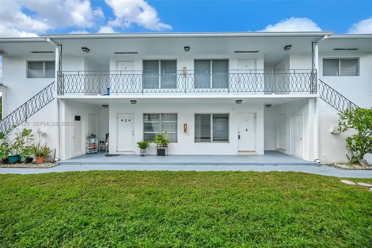 1430 NE 171st St, North Miami Beach: photo 1 of 47