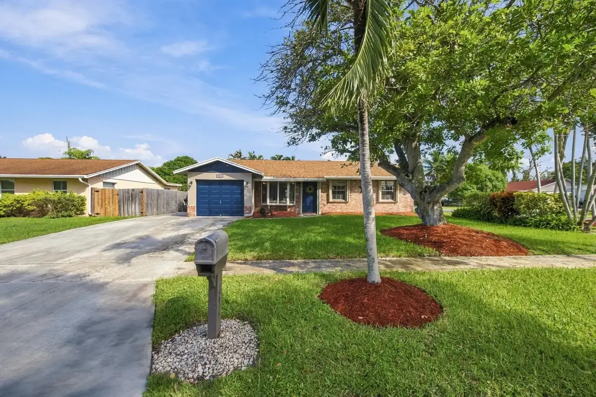 804 NW 10th Ave, Boynton Beach: photo 1 of 35