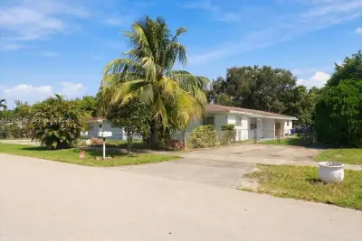 15741 NW 39th Ct #1, Miami Gardens: photo 1 of 15