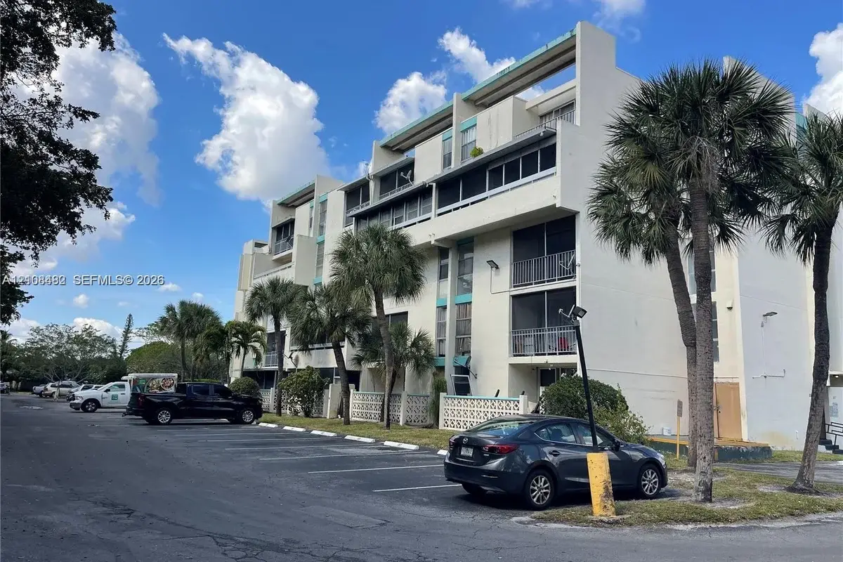 2029 NW 46th Ave #E106, Lauderhill: photo 1 of 5