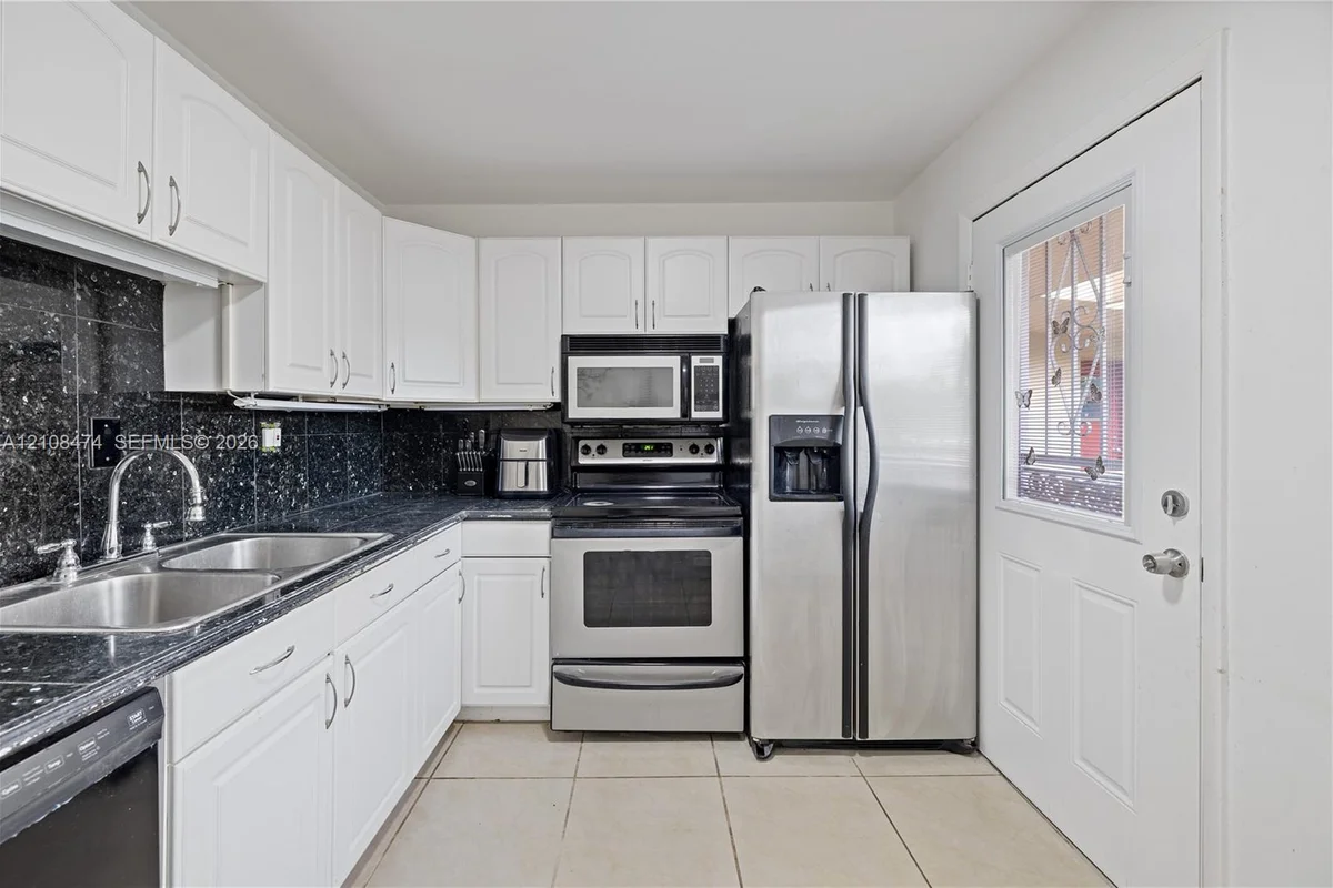 1501 NE 191st St #C216, Miami: photo 1 of 36
