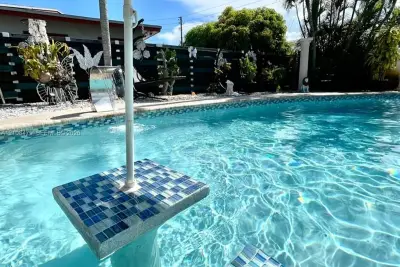 Apartment in Fort Lauderdale: photo 1 of 20