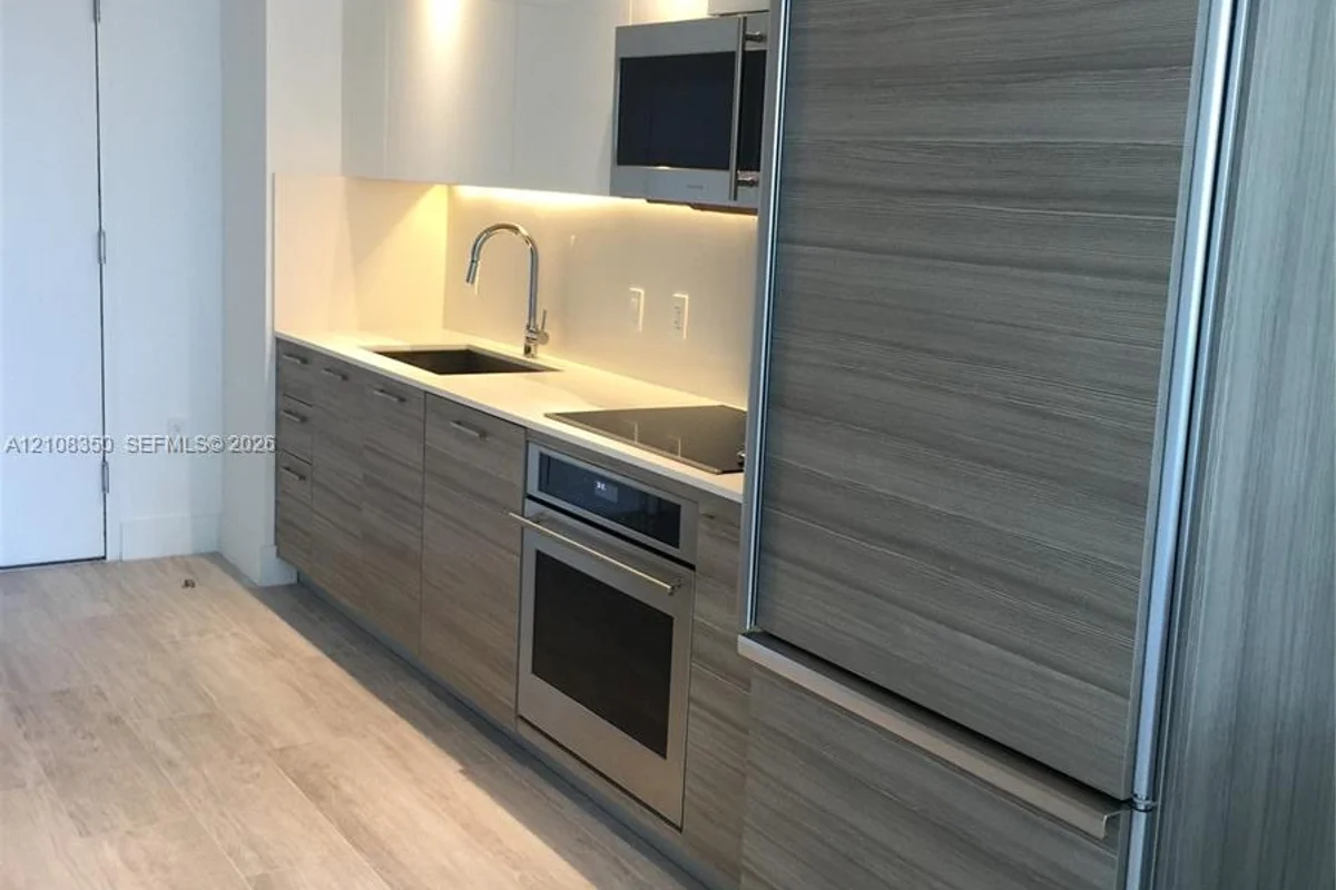 121 NE 34th St #1403, Miami: photo 1 of 37