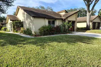 125 Ramblewood Cir, Royal Palm Beach: photo 1 of 5