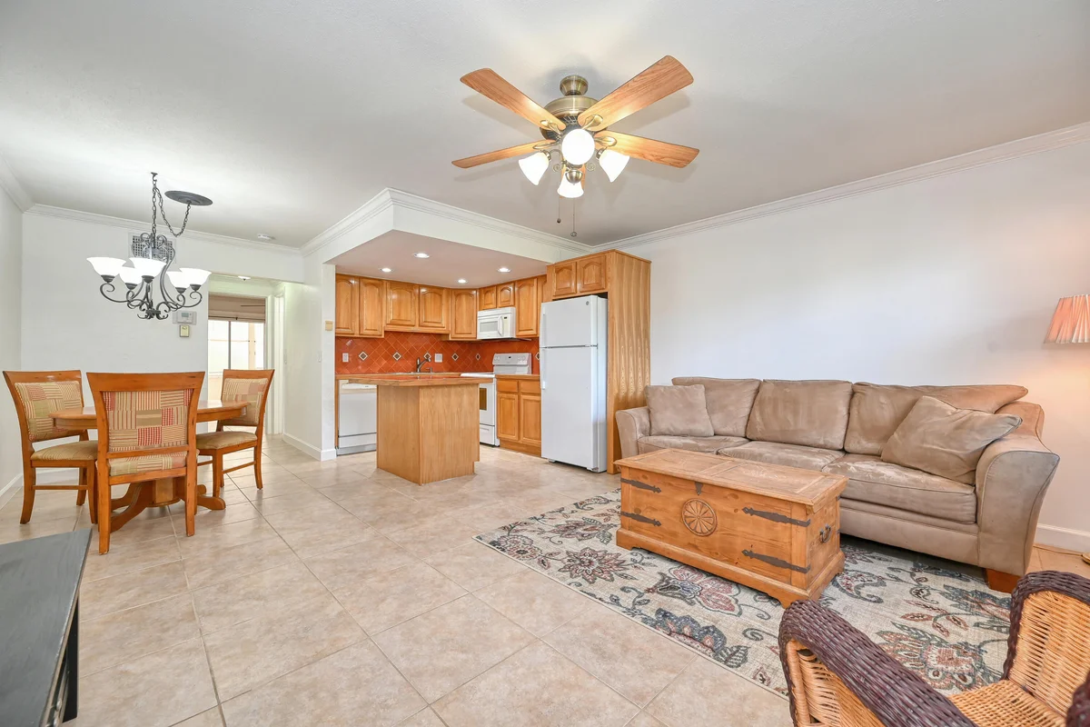 102 Coventry E, West Palm Beach: photo 1 of 20