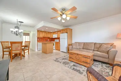 102 Coventry E, West Palm Beach: photo 1 of 20