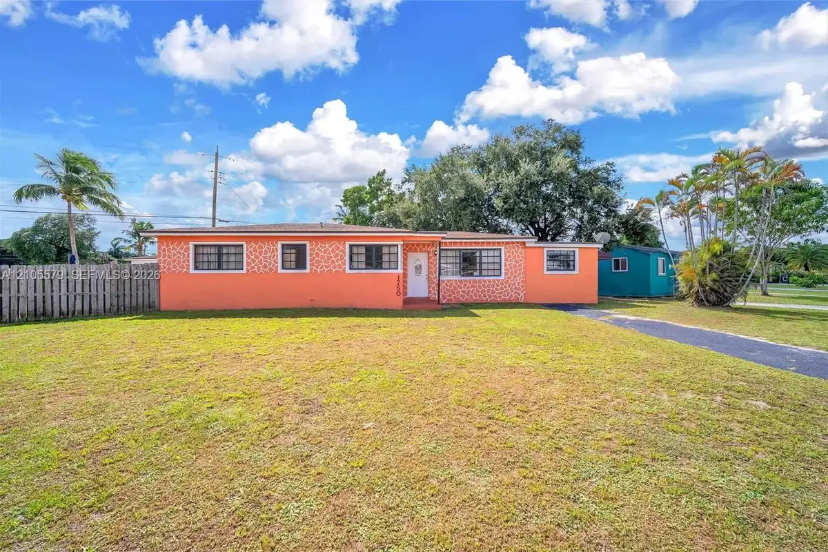 1750 NW 185th St, Miami Gardens: photo 1 of 41