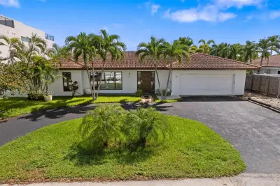 3080 NE 43rd St, Fort Lauderdale: photo 1 of 42