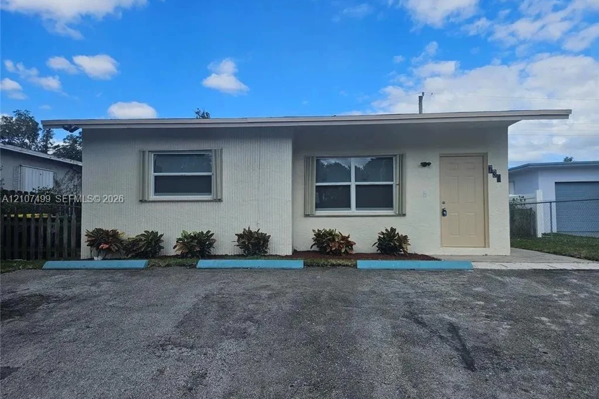 730 SW 4th St #A, Dania Beach: photo 1 of 7