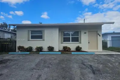 730 SW 4th St #A, Dania Beach: photo 1 of 7