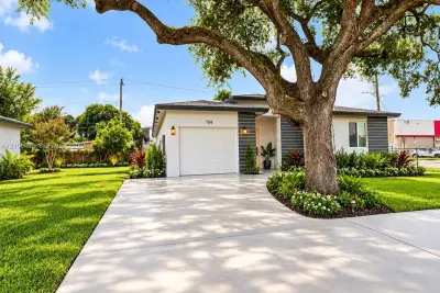 104 NW 31st Ave, Fort Lauderdale: photo 1 of 20