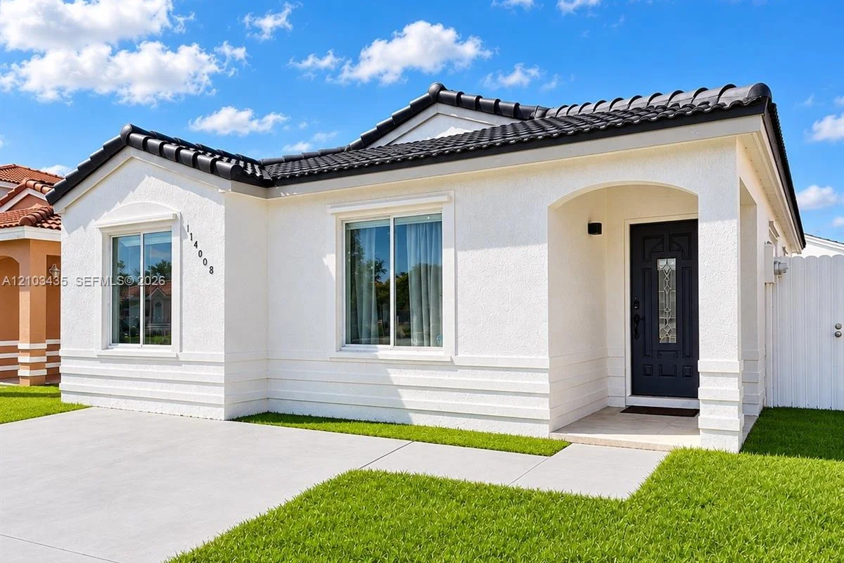 House in Miami: photo 1 of 14