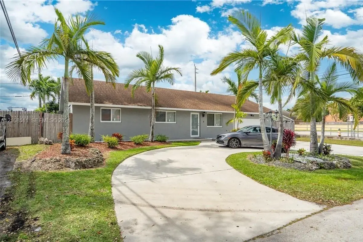House in Miramar: photo 1 of 16