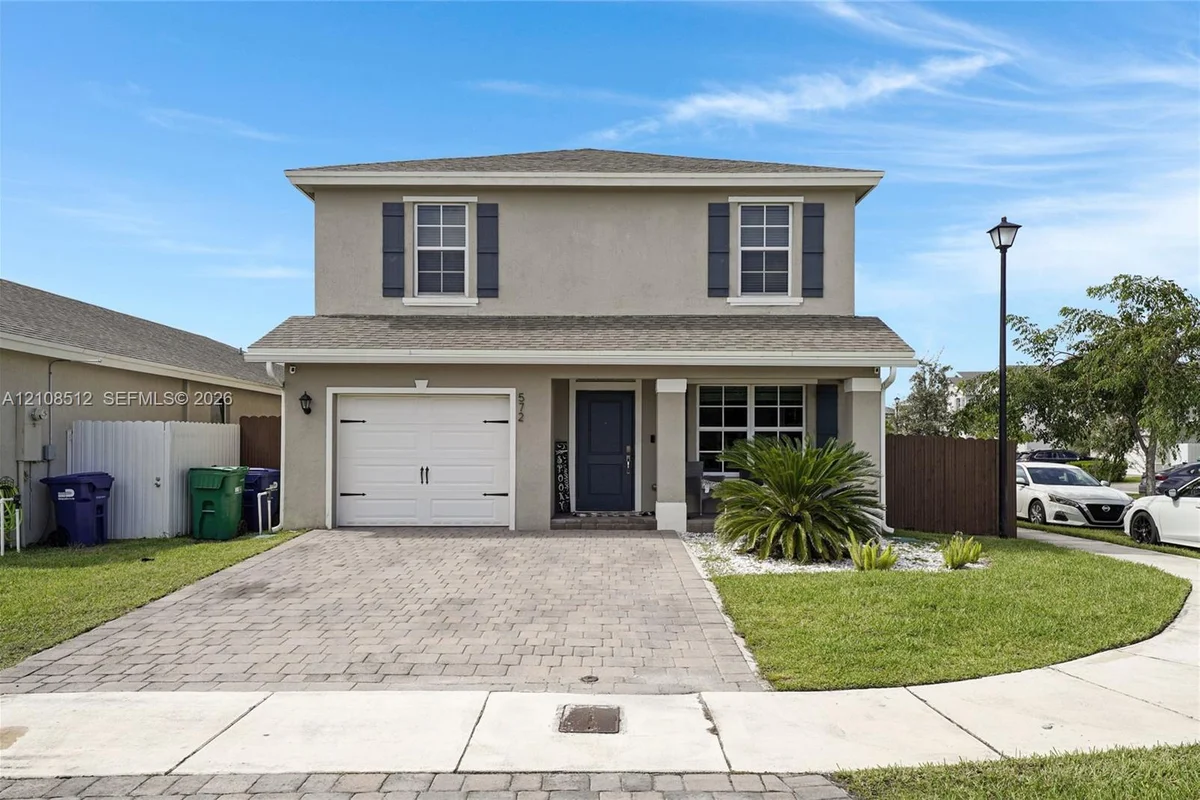 572 NE 6th Pl, Homestead: photo 1 of 46