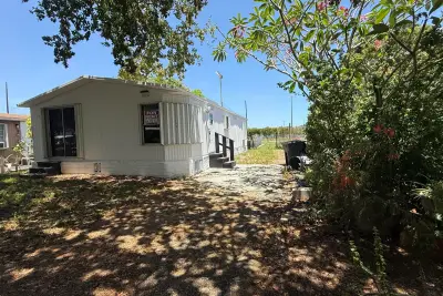 5040 SW 30th Ave, Dania Beach: photo 1 of 11