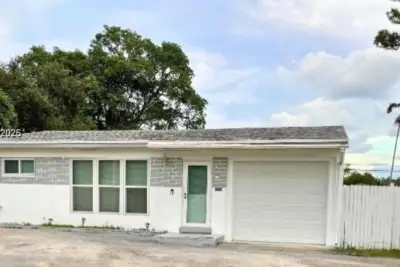 4536 SW 24th Ave, Dania Beach: photo 1 of 11