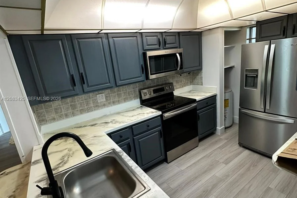 8001 Fairview Dr #101, Tamarac: photo 1 of 19