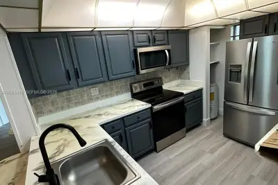 8001 Fairview Dr #101, Tamarac: photo 1 of 19