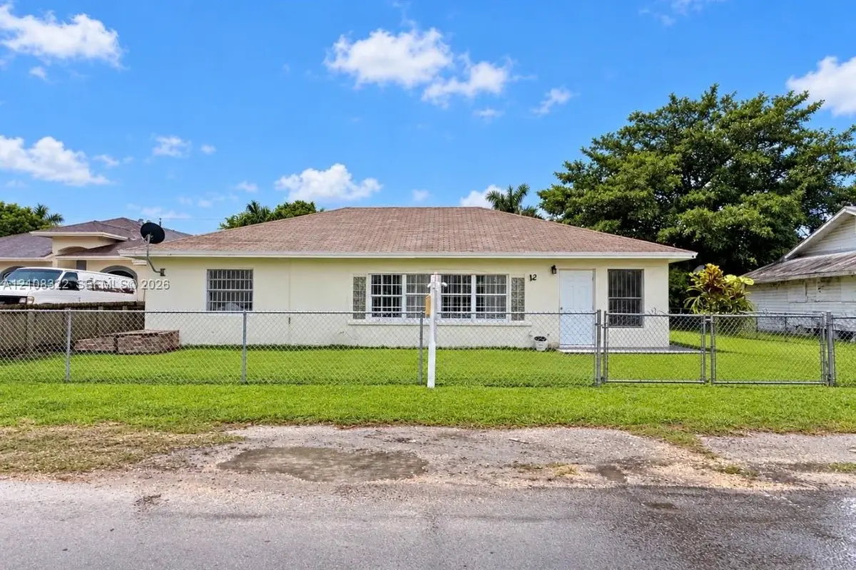 722 NW 7th Ave, Homestead: photo 1 of 34