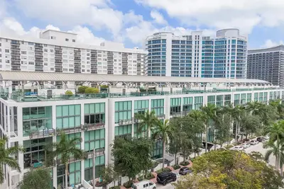6000 Collins Ave #527, Miami Beach: photo 1 of 38