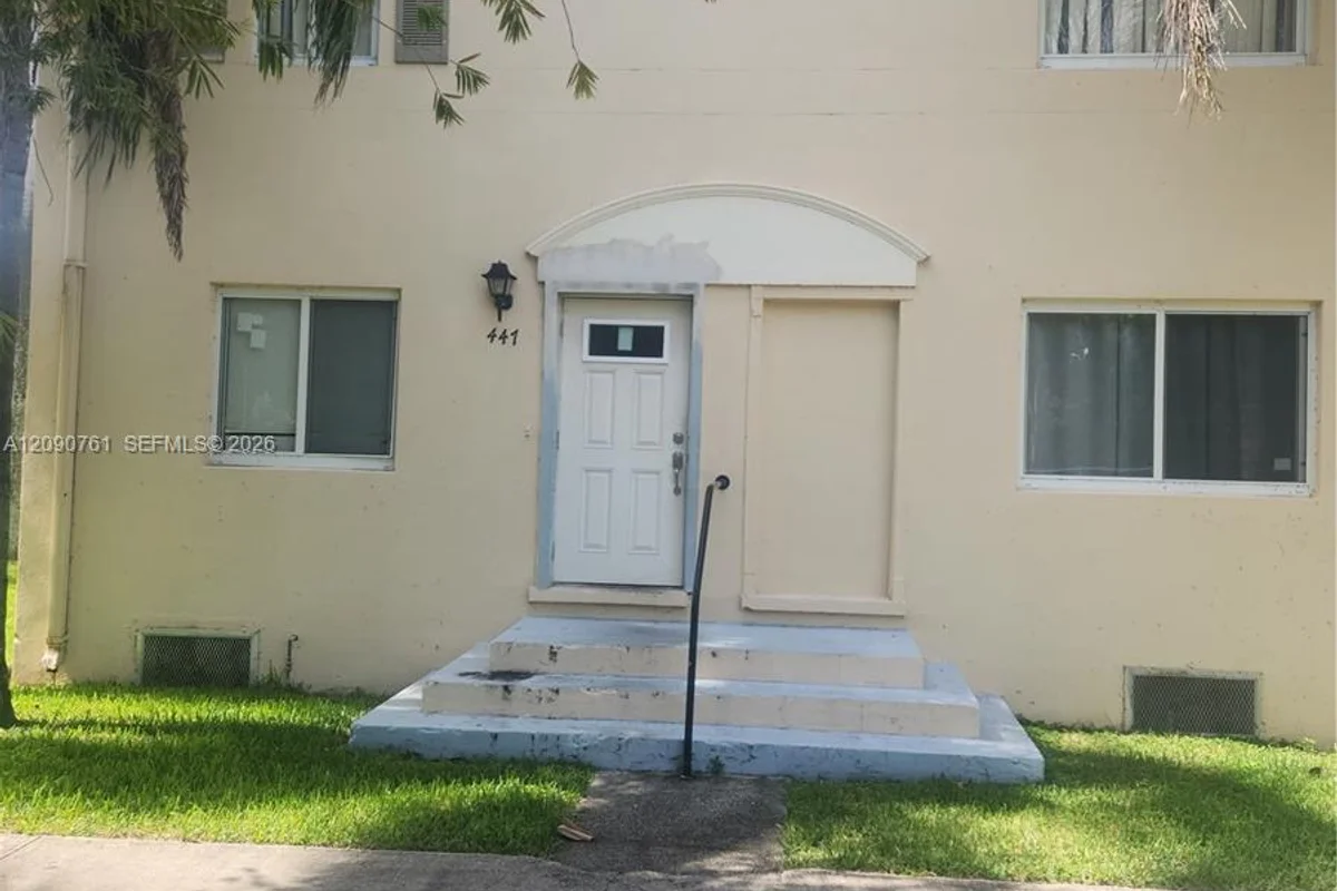 447 NW 83rd St, Miami: photo 1 of 26