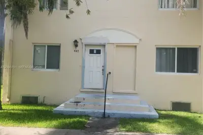 447 NW 83rd St, Miami: photo 1 of 26