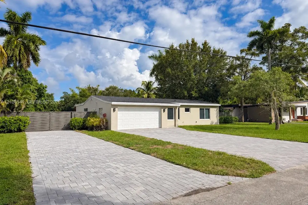 416 Bayberry Dr, Plantation: photo 1 of 15
