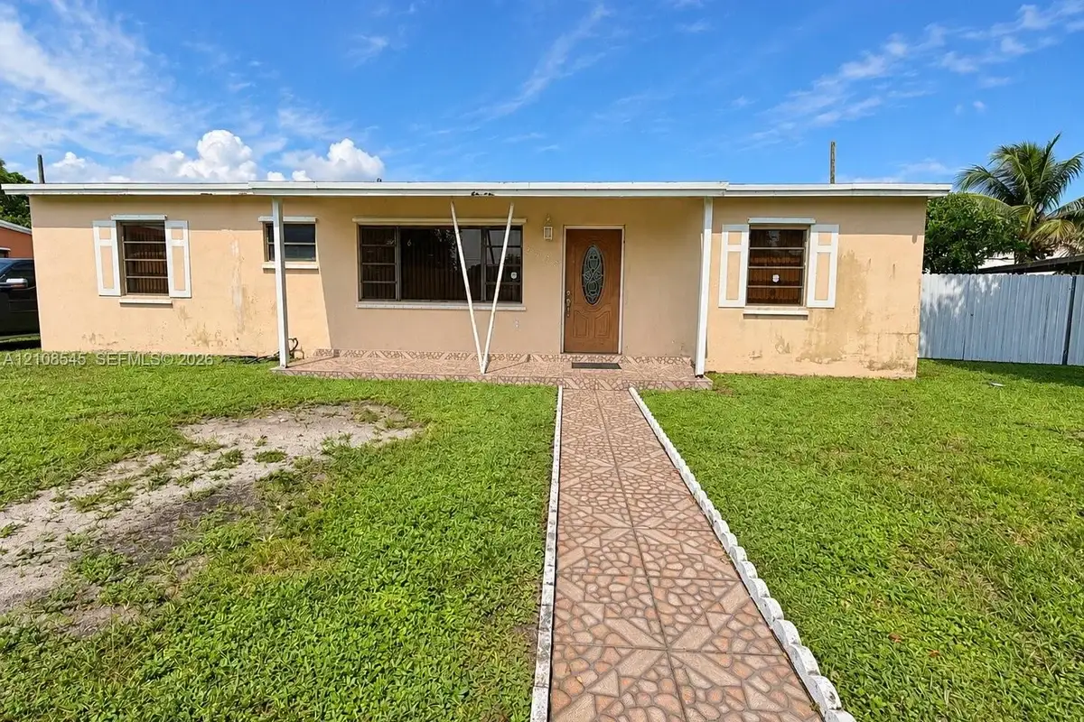 2755 NW 164th Ter, Miami Gardens: photo 1 of 33