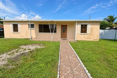 2755 NW 164th Ter, Miami Gardens: photo 1 of 33