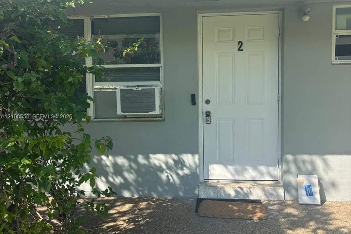 704 SE 21st St #2, Fort Lauderdale: photo 1 of 8
