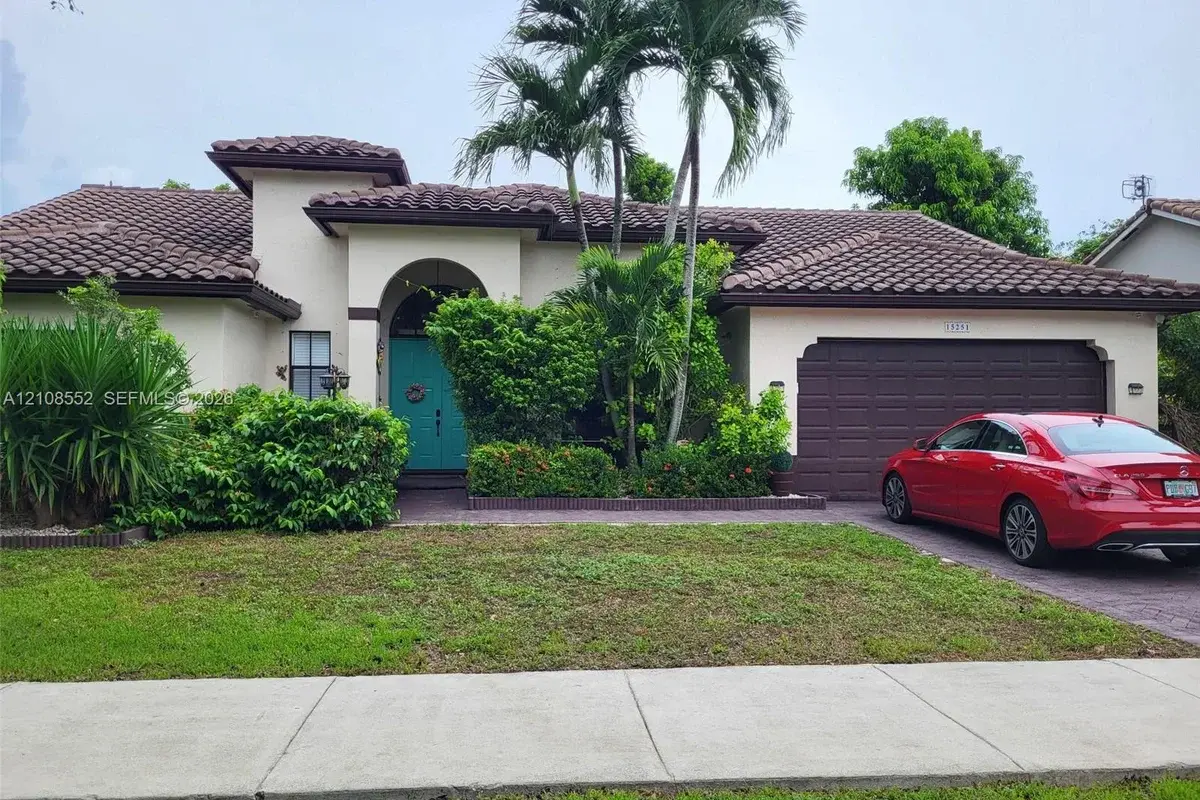 15251 SW 114th Ter, Miami: photo 1 of 10
