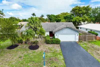 251 NW 92nd Ave, Coral Springs: photo 1 of 70