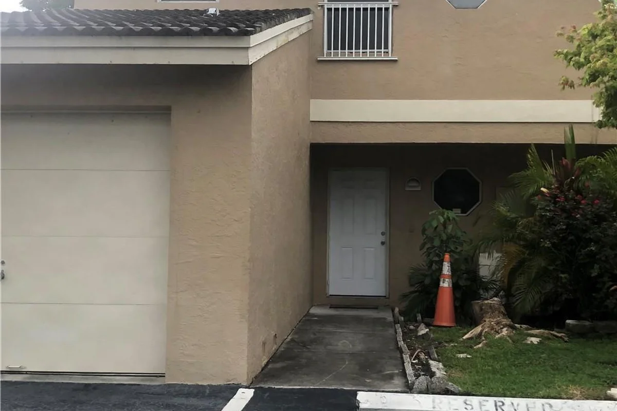 3783 NW 91st Ln, Sunrise: photo 1 of 1