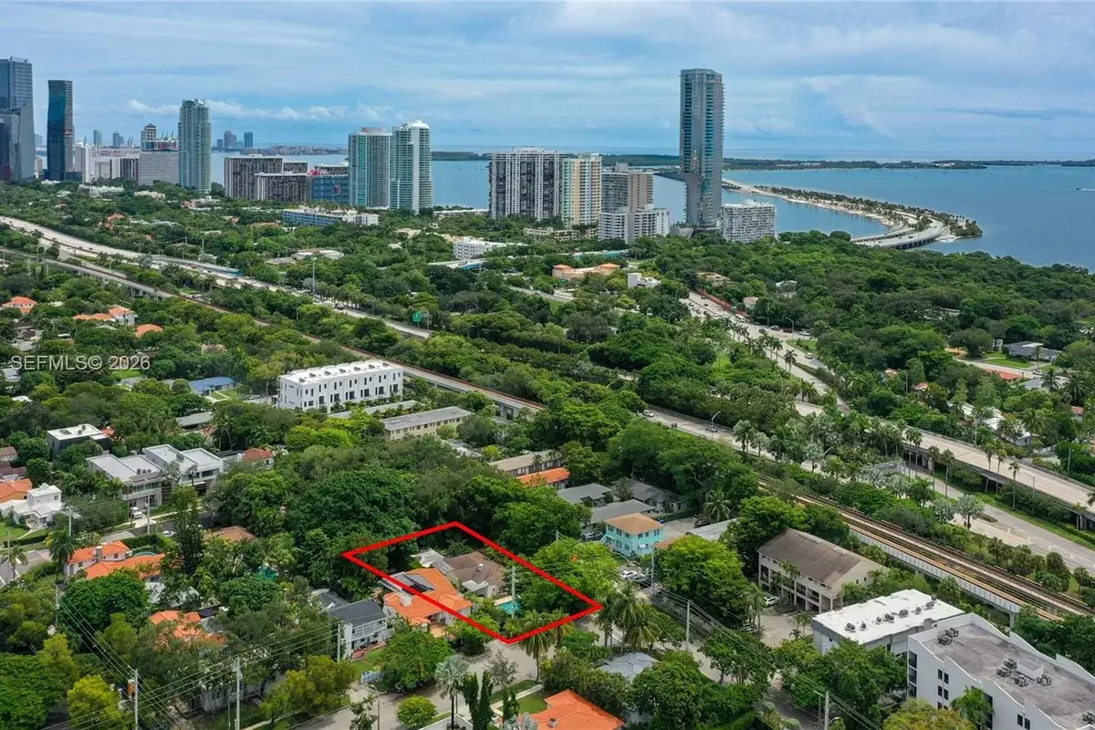 2920 SW 1st Ave, Miami: photo 1 of 25
